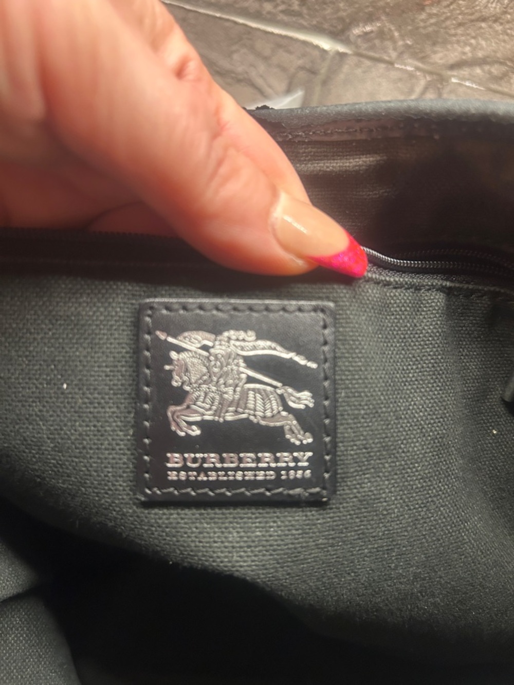 Burberry Vintage Beige Nova Check Canvas Shoulder Bag with Black Leather Trim - Picture 8 of 15